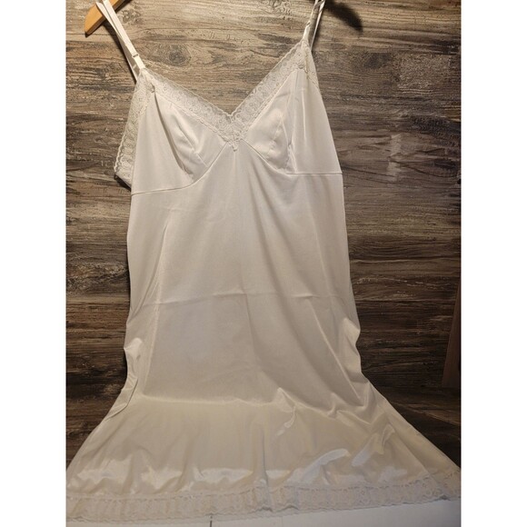 Vintage Vanity Fair Full Slip Size 38 Long Ivory White Nylon W/ Lace Trim - Picture 1 of 5